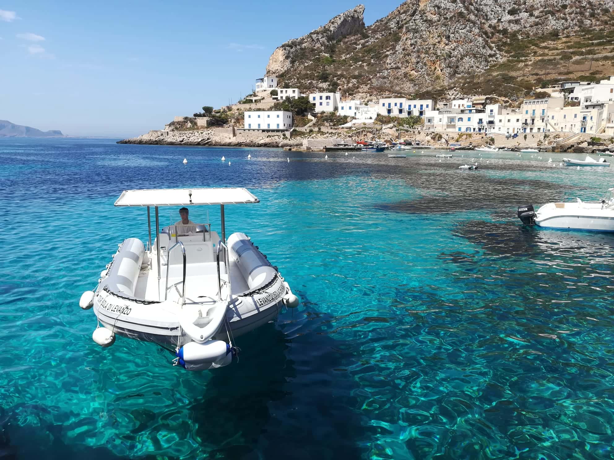 Ingresso di una grotta marina