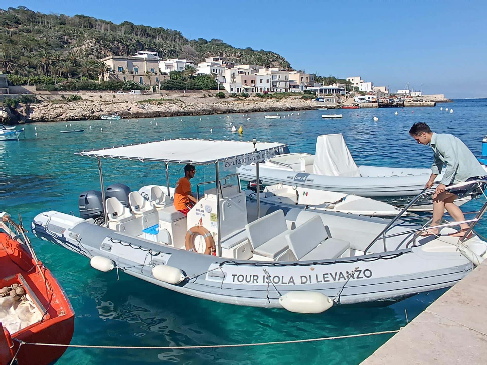 Rocce e mare cristallino