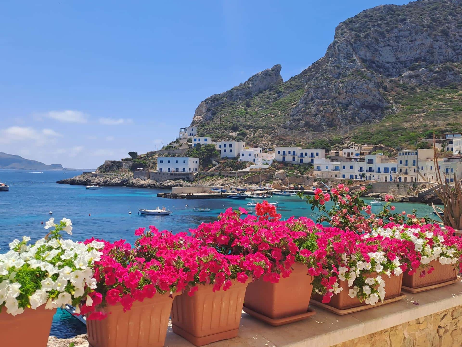 Tramonto dorato visto dal gommone